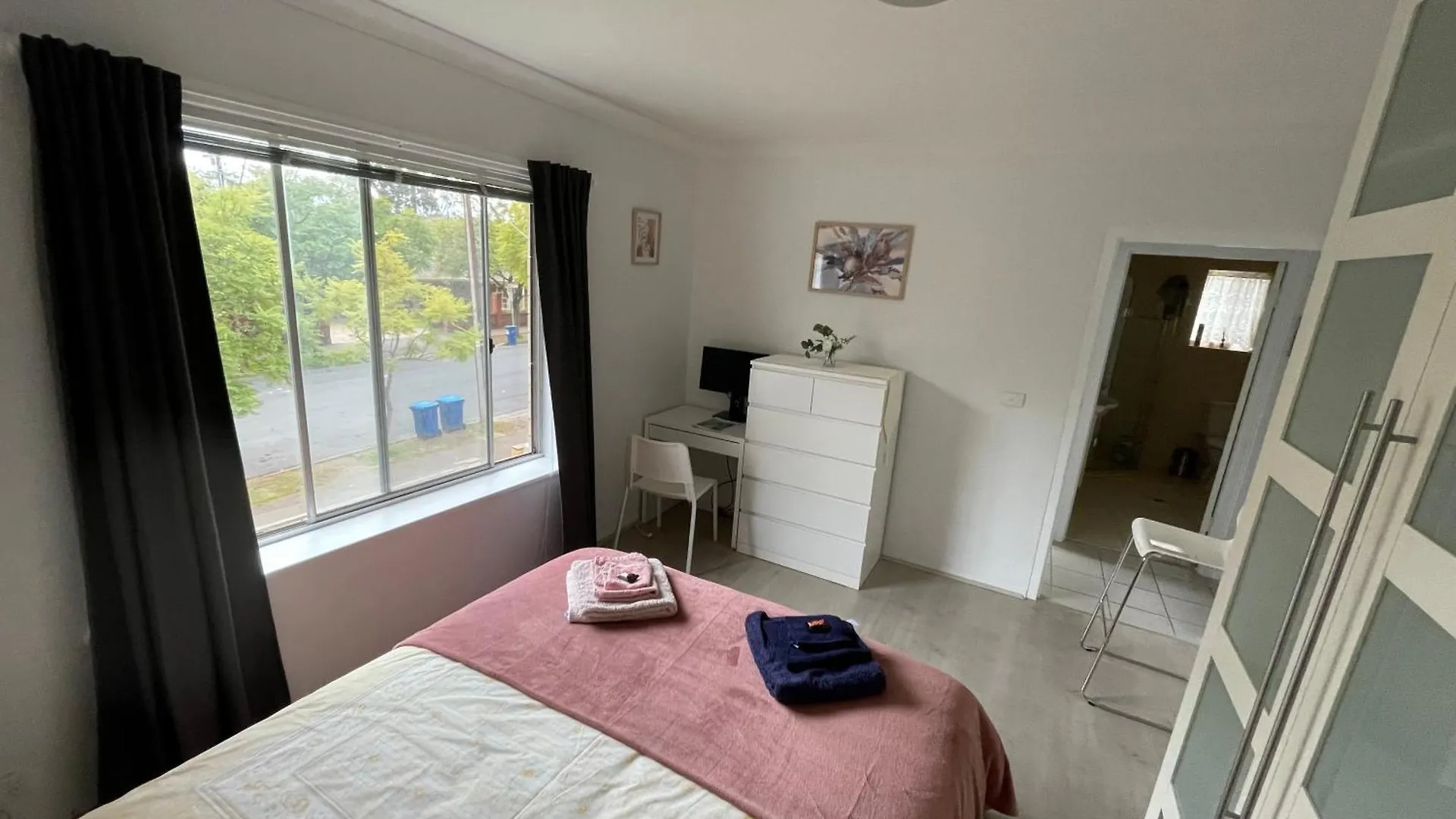 Cosy 2-Bedroom Apartment In Tree-Lined Highgate With Free Parking, Wi-Fi, Workspace & Netflix Adelaide 0*,  Australia